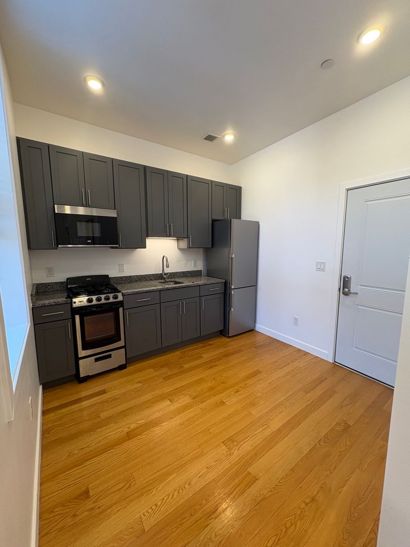 Lynn Apartment: 64-68 Market Street