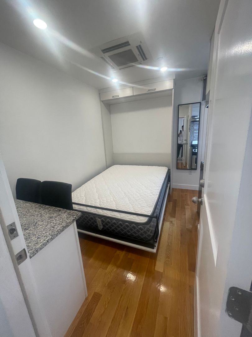 Chelsea Apartment: 21 Fifth Street