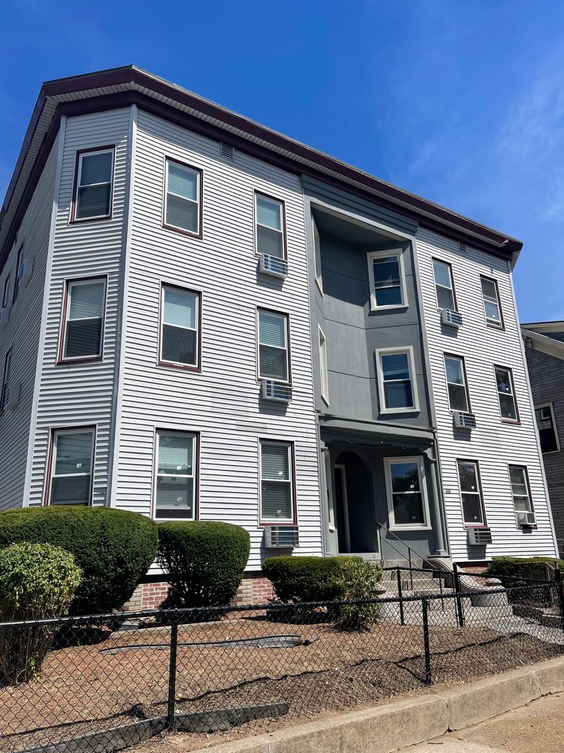 Lynn Apartment: 69 N Common Street