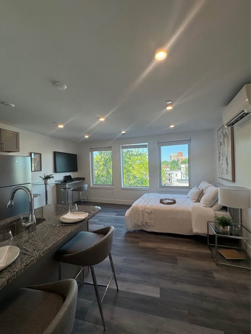 Lynn Apartment: 585 Essex Street