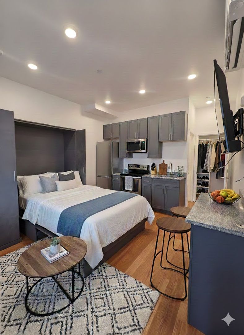 Chelsea Apartment: 165 Hawthorne Street