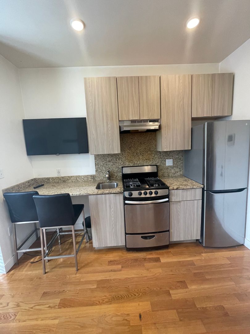 Chelsea Apartment: 21 Fifth Street