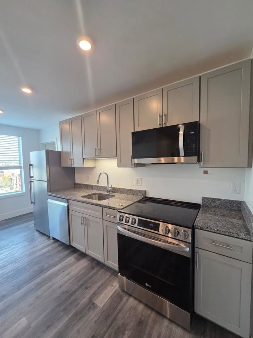 Lynn Apartment: 585 Essex Street