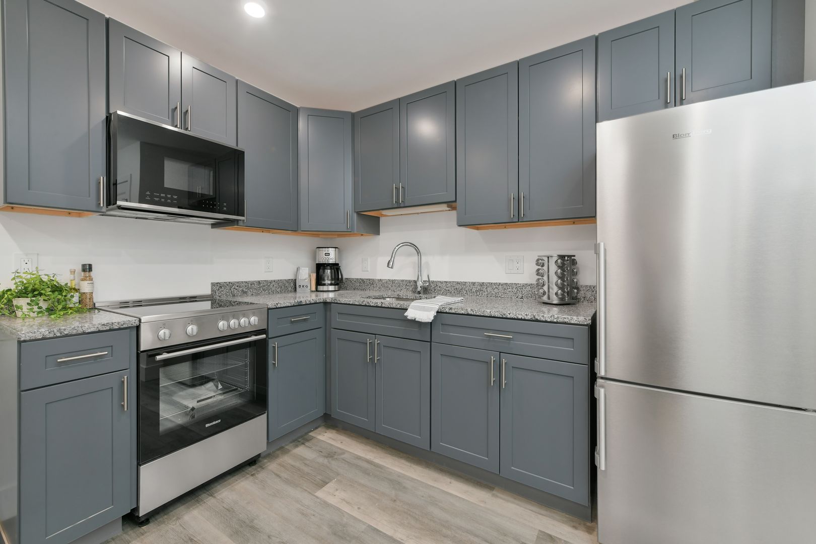 Lynn Apartment: 585 Essex Street