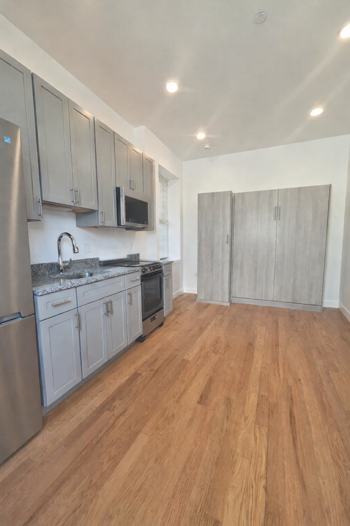 Chelsea Apartment: 165 Hawthorne Street