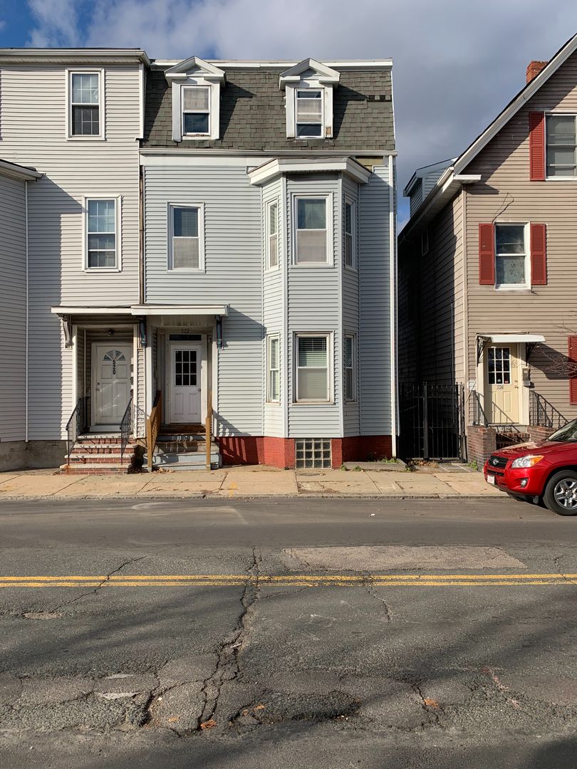 East Boston Apartment: 522 Saratoga Street