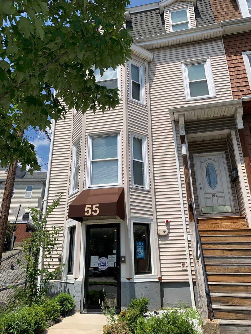 Somerville Apartment: 55 Broadway