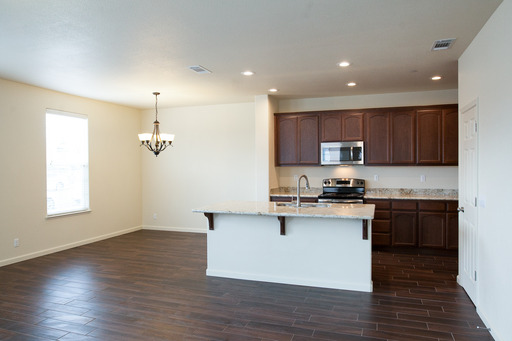 4 Weeks Free rent - Luxury Estates in north Turlock – photo 1
