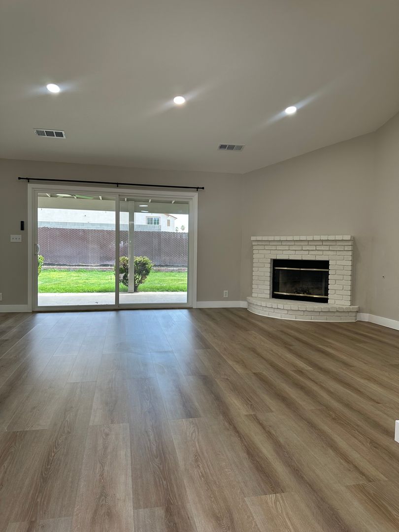 Turlock House: 472 Villa Woods Dr