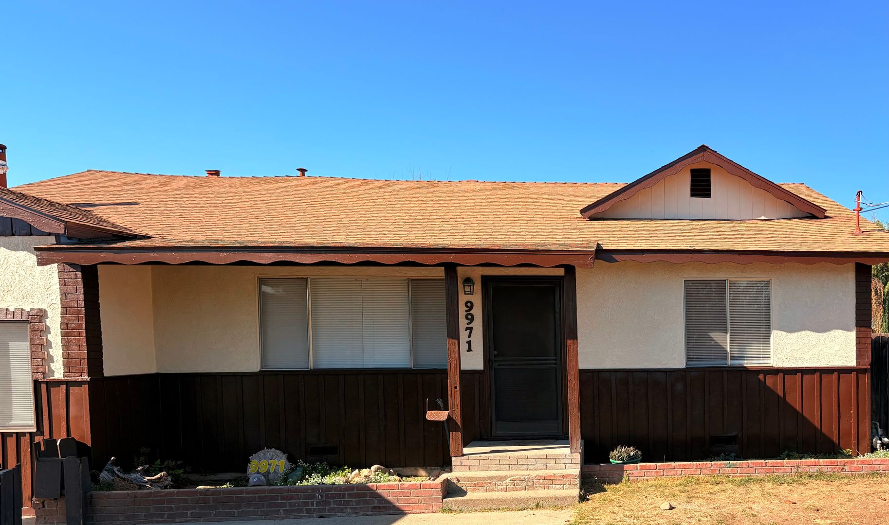 Delhi House: 9971 Jennifer