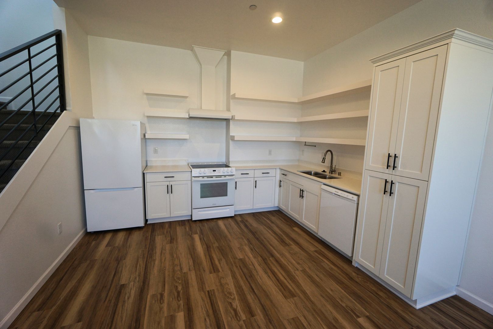 Patterson Apartment: 805 Ashwood Ln