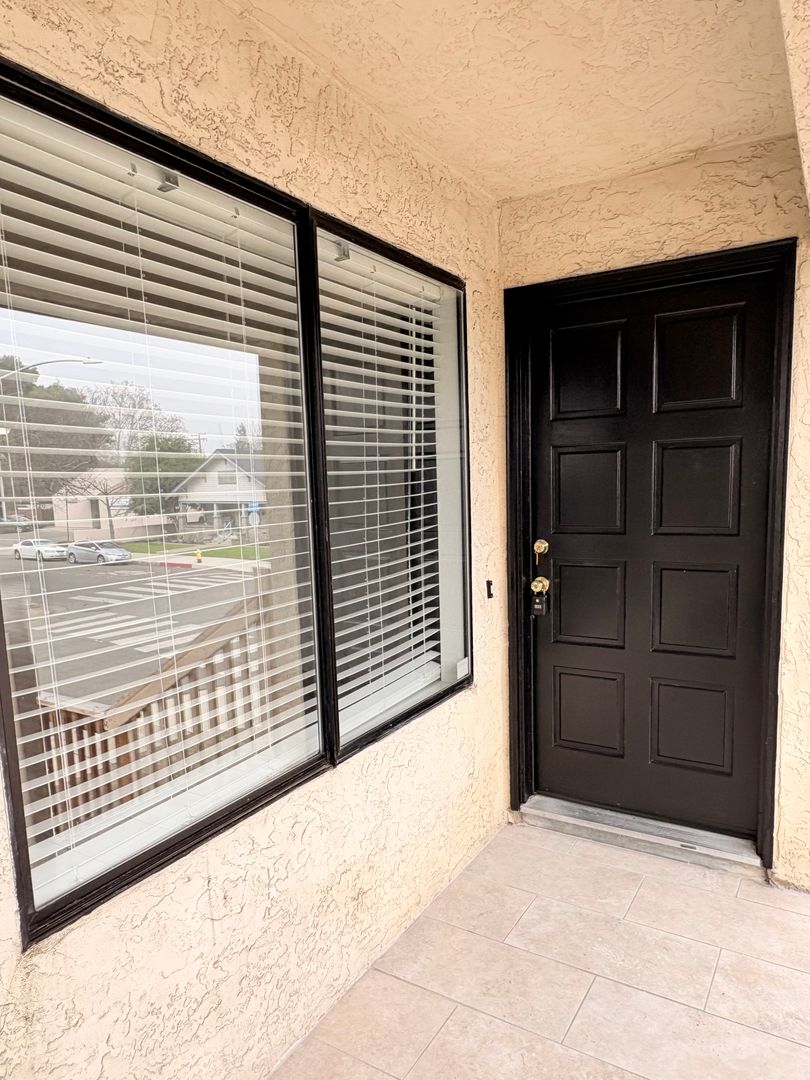 Turlock Apartment: 290 N Thor Ave #102