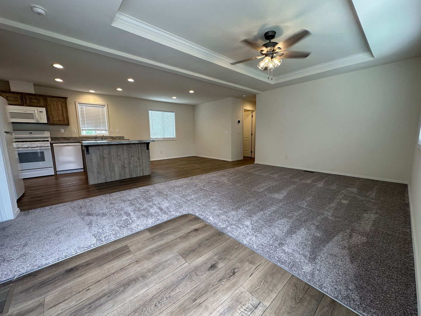Modesto House: 212 Las Flores Ave