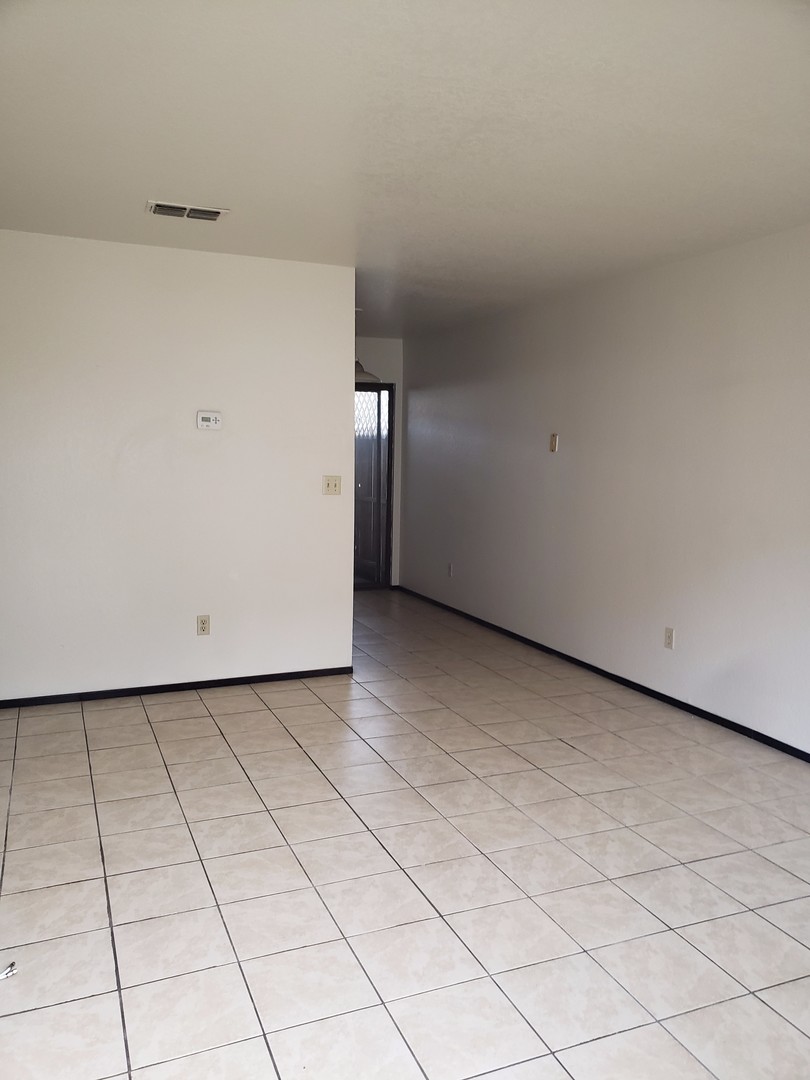 Turlock Apartment: 1190 Kenwood Ave #2