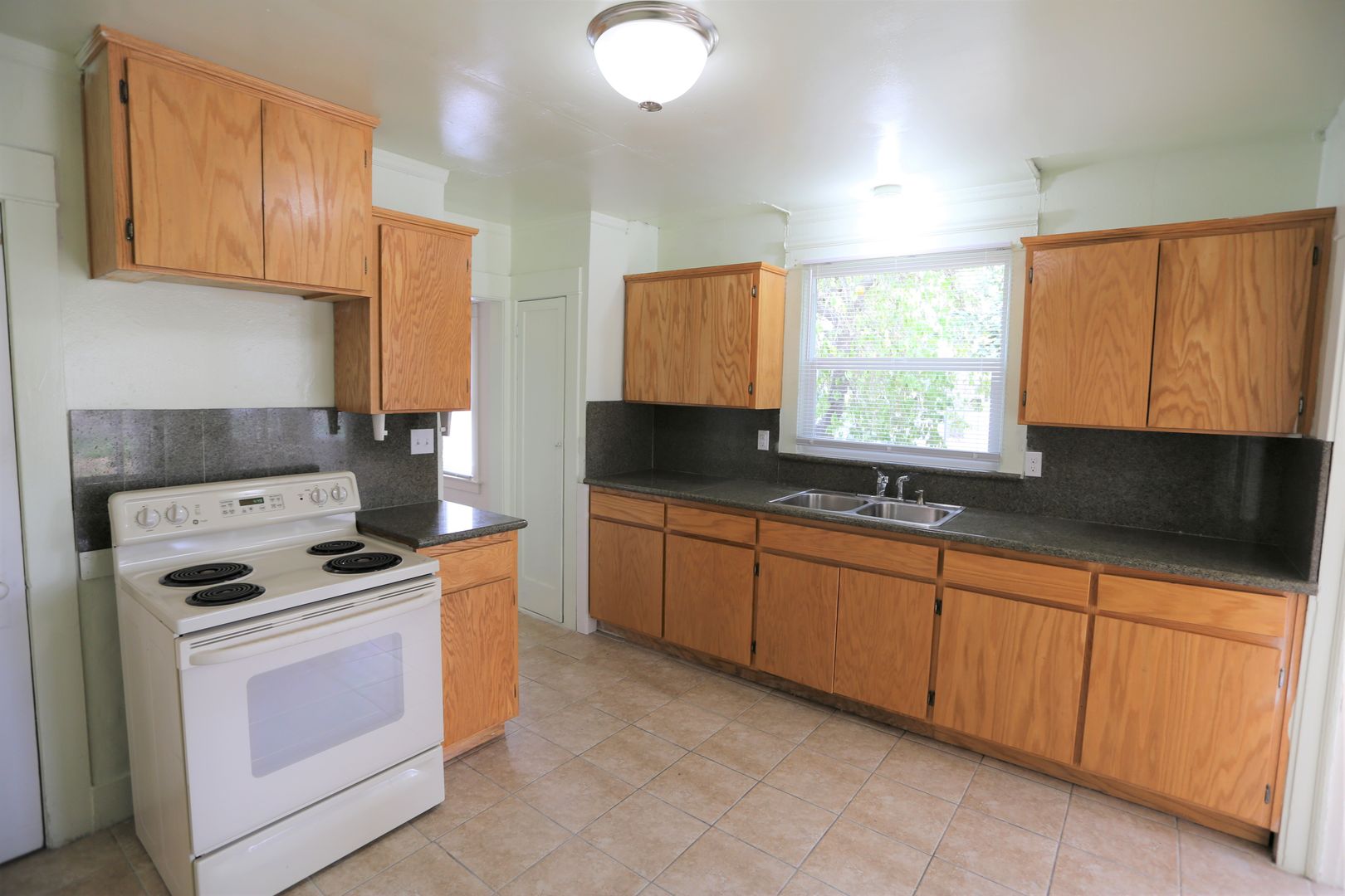 Delhi House: 15901 Stephens Street
