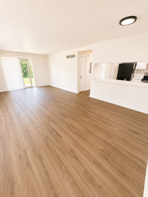 Clover Creek | 1 Bedroom – photo 1