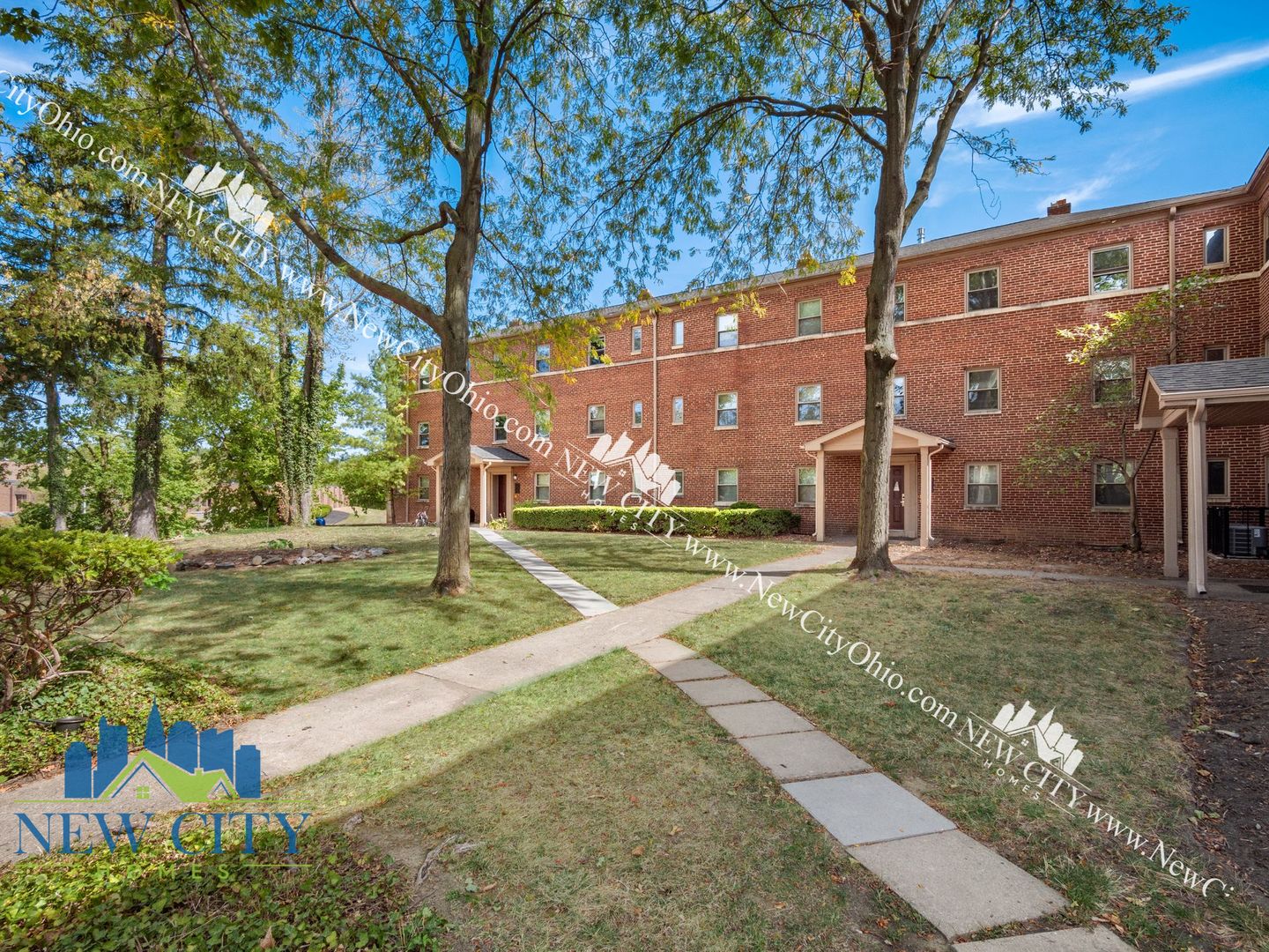 Columbus Apartment: 1963 W Broad St