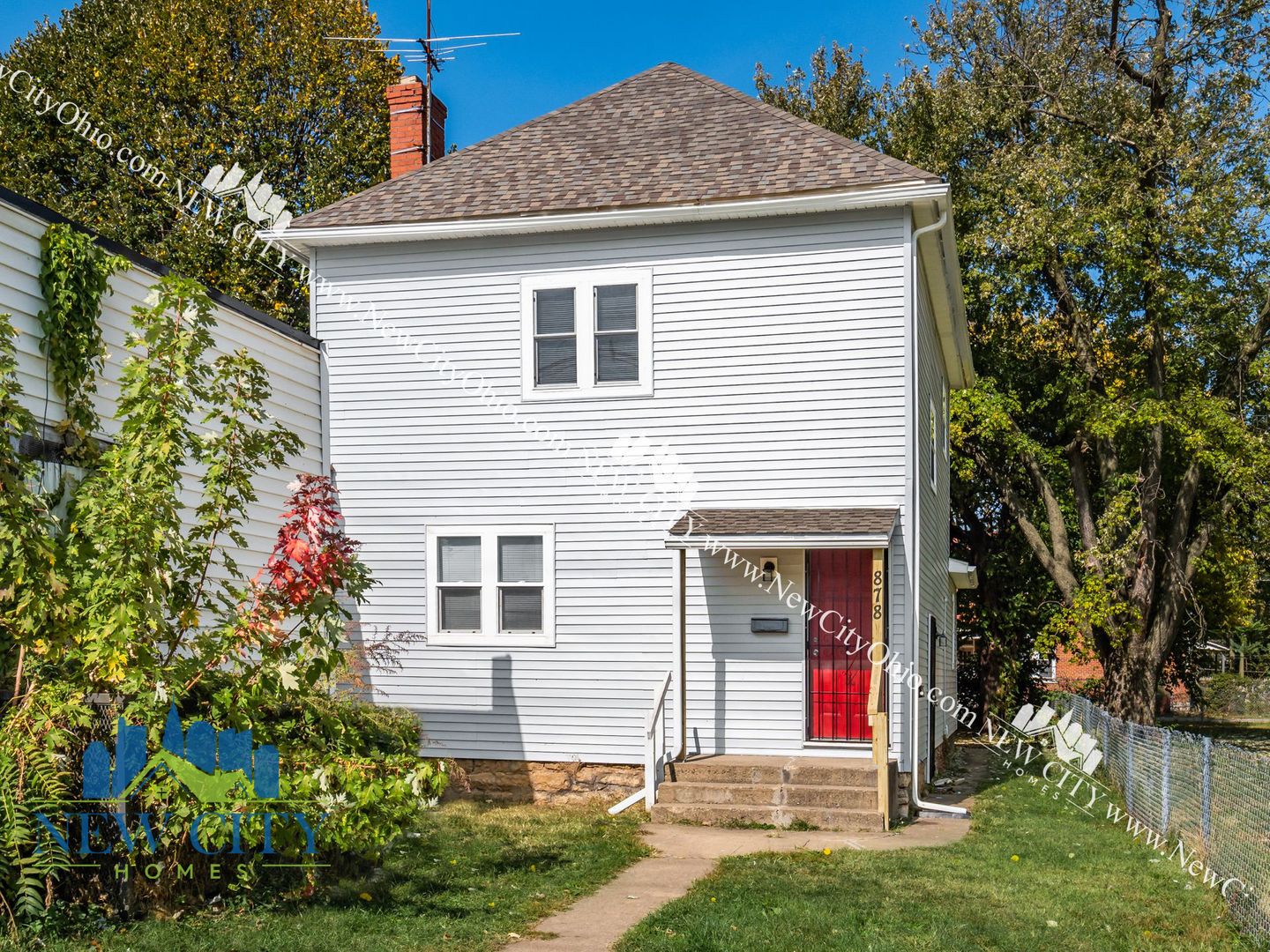 Columbus Apartment: 878-878 1/2 Sullivant Ave