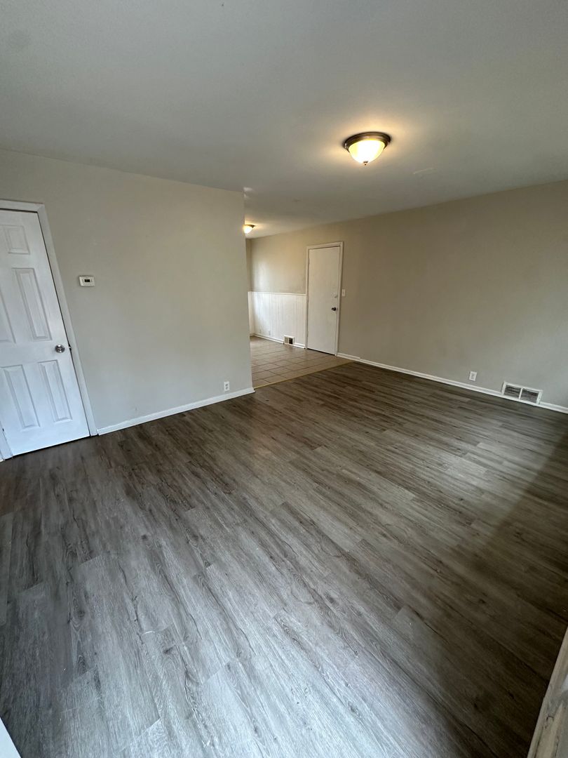 Kansas City House: 11302 Corrington Ave