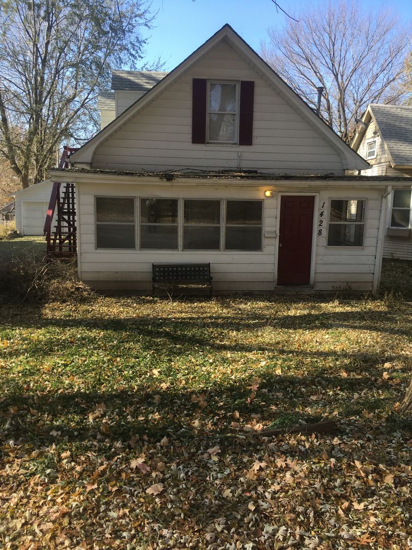 Independence Apartment: 1428 S Willow Ave