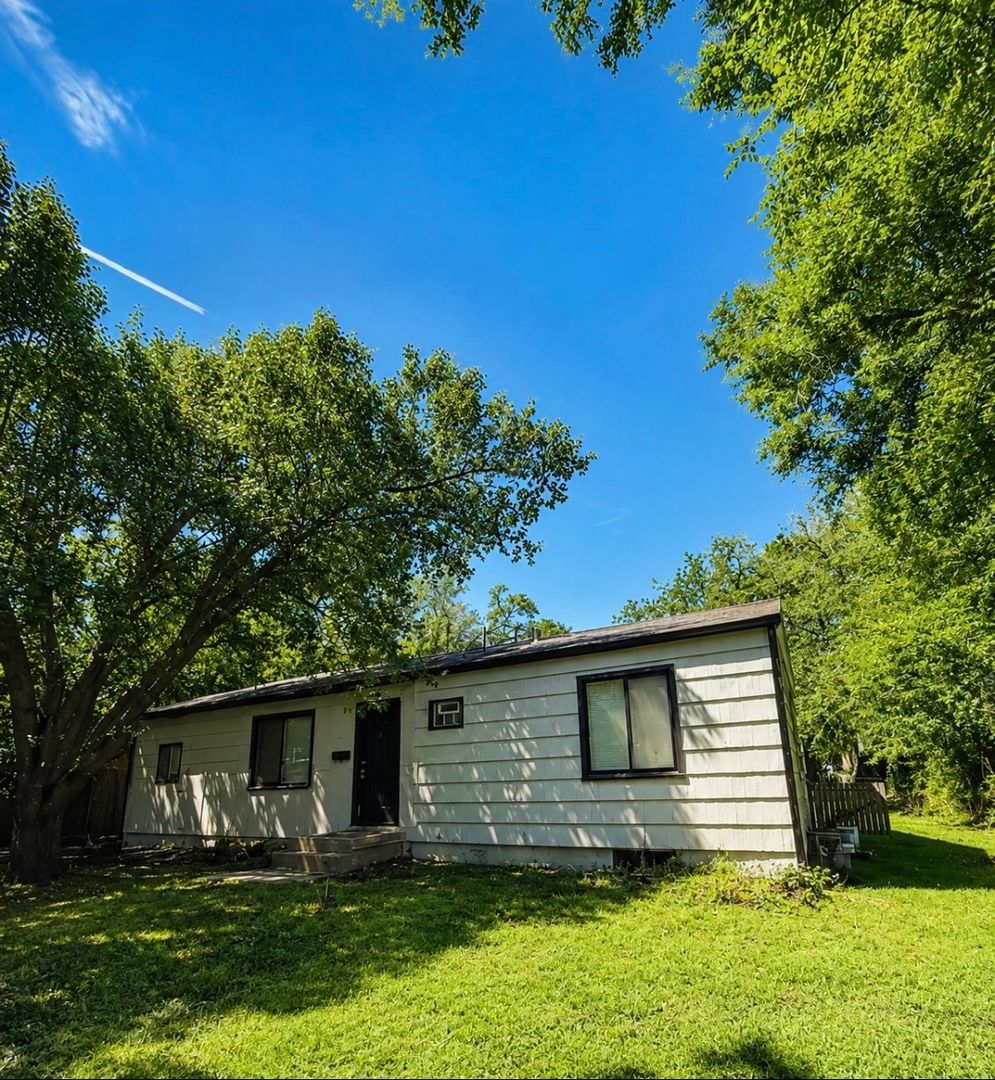 Kansas City House: 8606 E 114th St