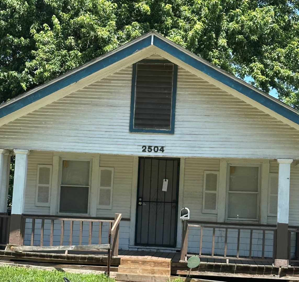 Kansas City House: 2504 E 55th St