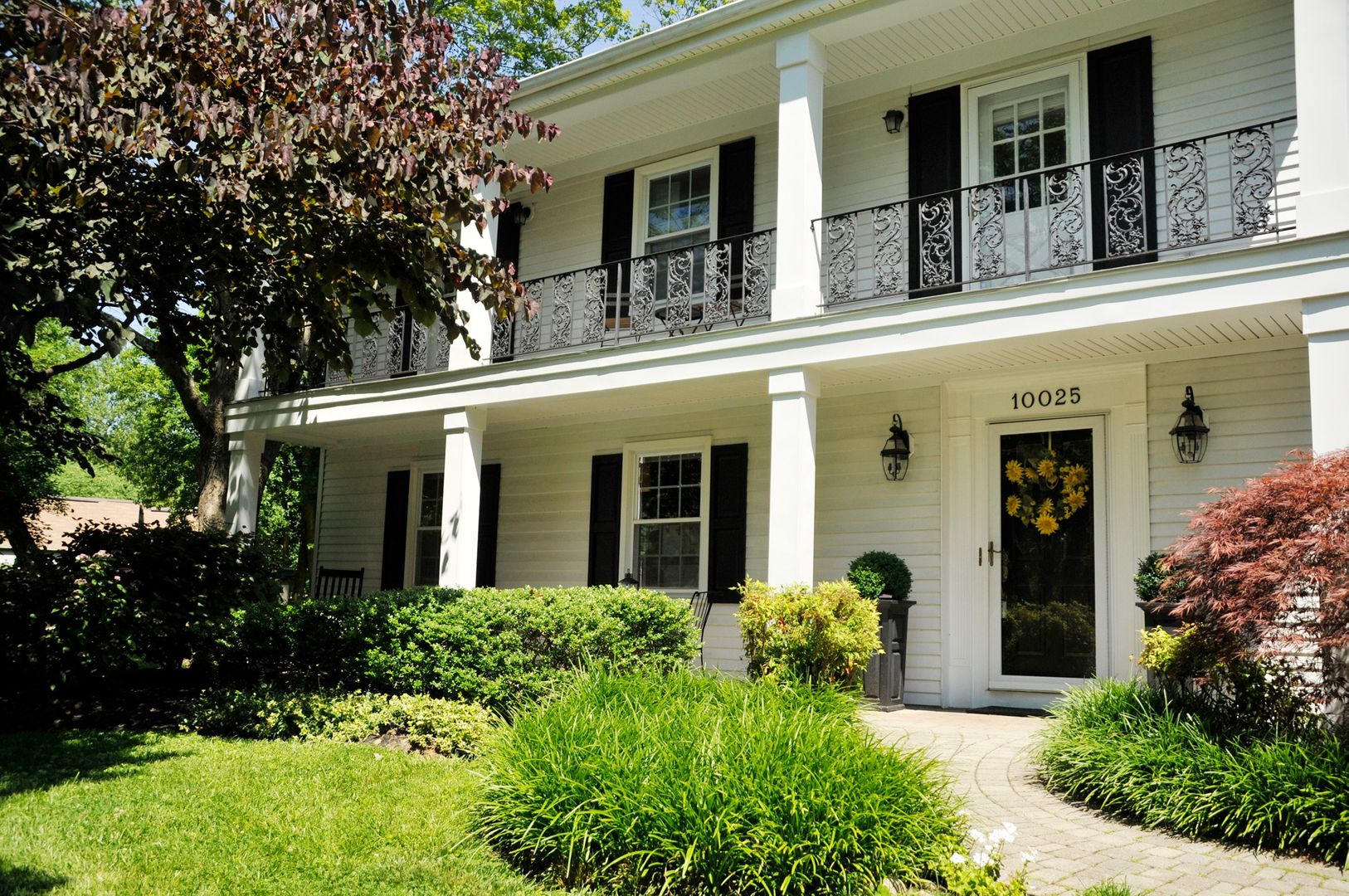 Columbia House: 10025 The Mending Wall