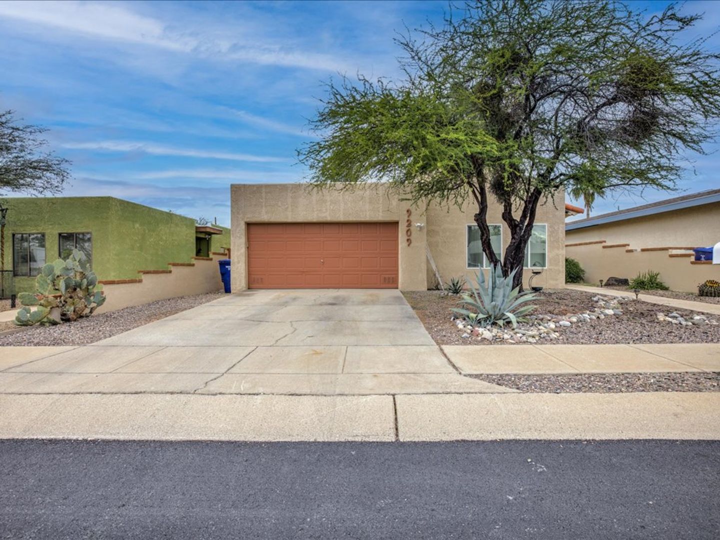 Tucson House: 9209 E Calle Maria