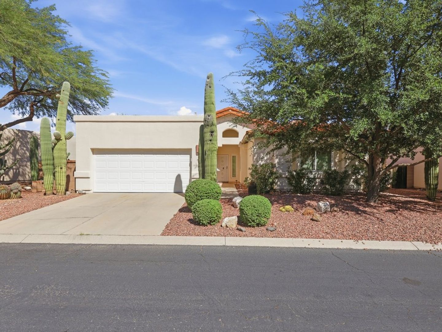 Tucson House: 10176 N Inverrary Pl