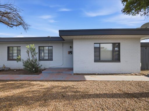 2 Bedroom 1 Bathroom – photo 1