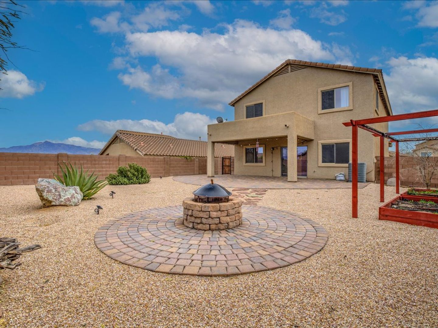 Vail House: 13267 E Mineta Ridge Dr