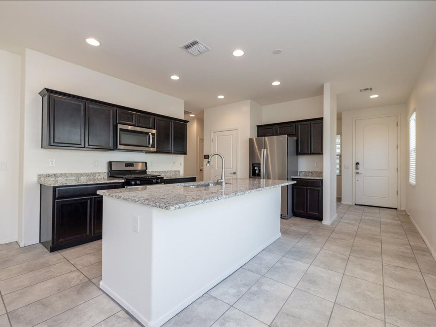 Tucson House: 7453 S. Via Plaza Del Maya