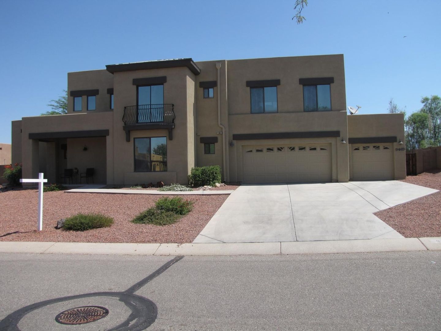 Vail House: 9419 S Via Bandera