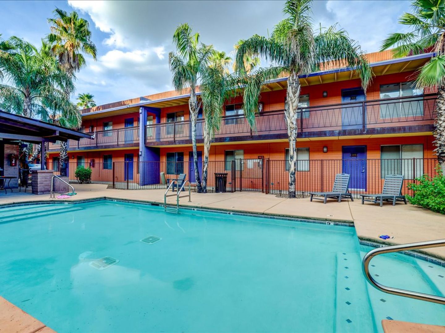 Tucson House: 55 N. Cherry Ave #214