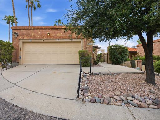Beautiful 3-Bedroom Home in Valley del Oro with Spacious Floor Plan!
