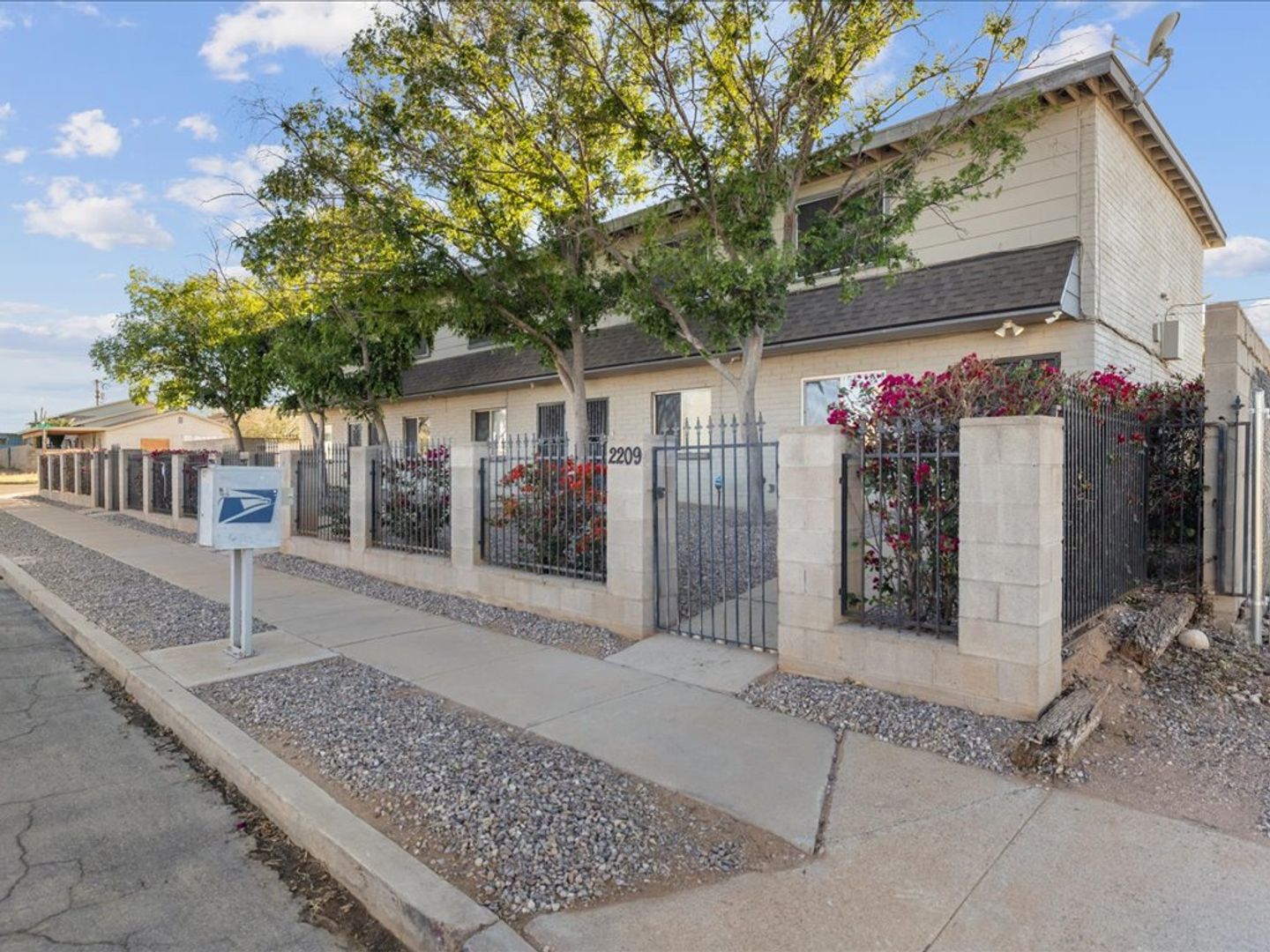 Tucson House: 2201 N 9th Avenue Unit 2203