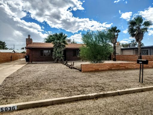 Spacious 3-Bedroom Home with Large Backyard & Extended Driveway – photo 1