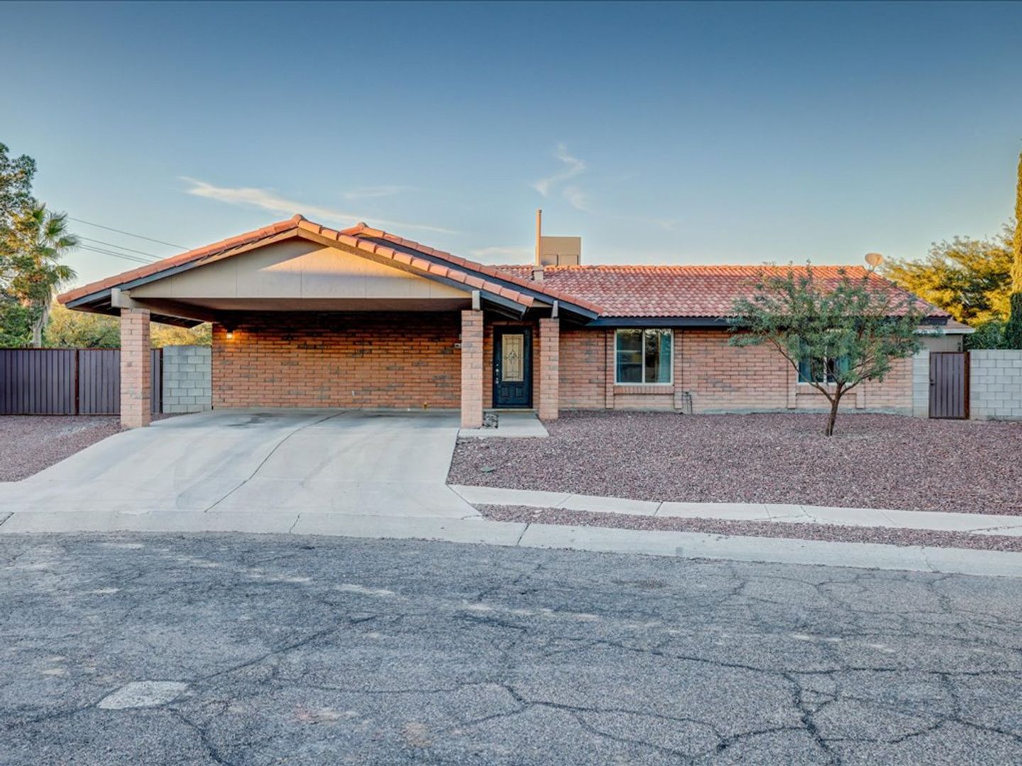 Tucson House: 1812 W Deacon Dr