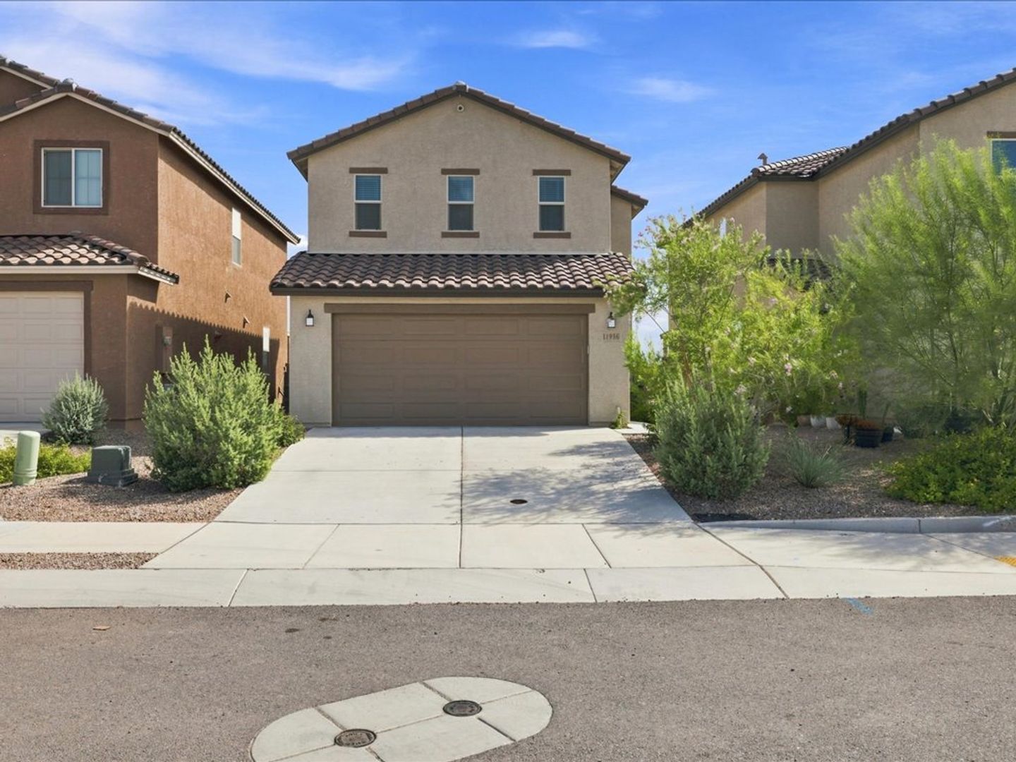 Vail House: 11936 E Chamrod Dr