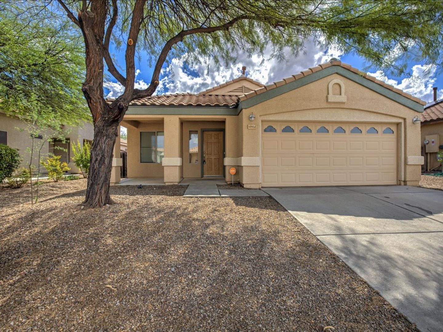 Tucson House: 10504 E Feltleaf Willow Trl