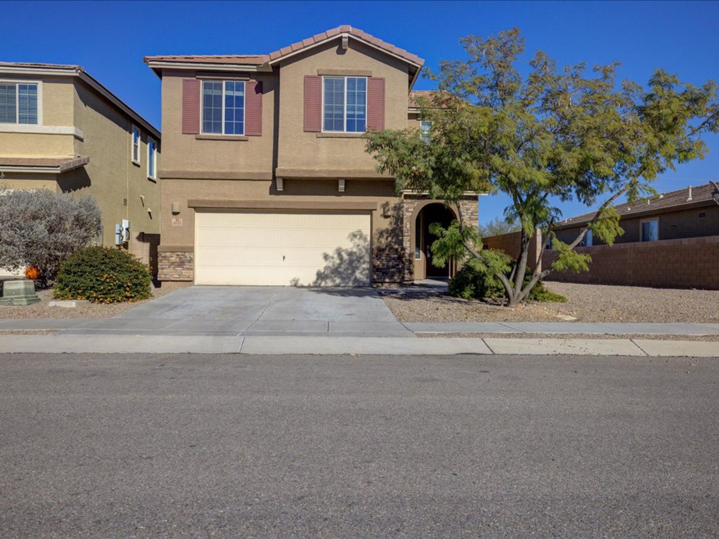 Tucson House: 8011 S Dolphin Way