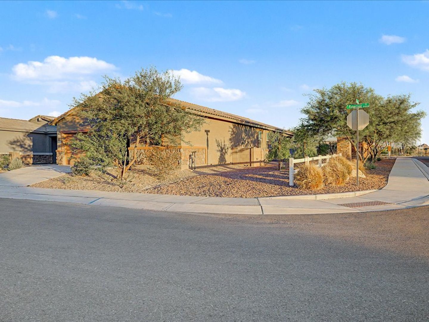 Marana House: 10315 W. Robertson St