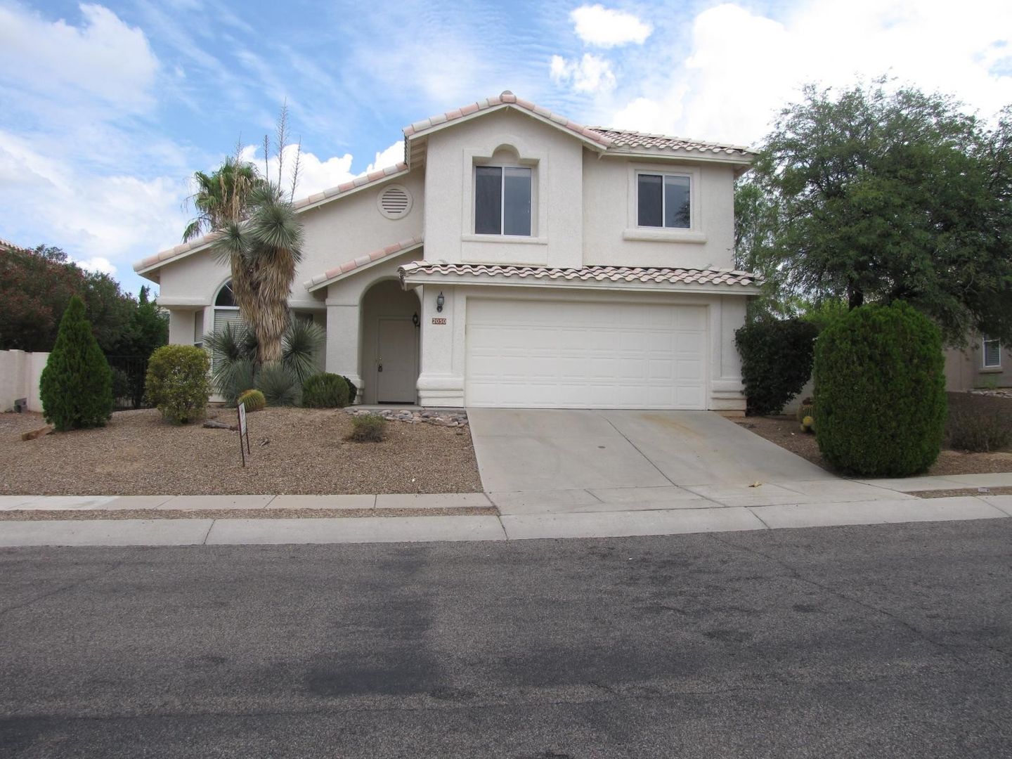 Oro Valley House: 2050 W Three Oaks Dr