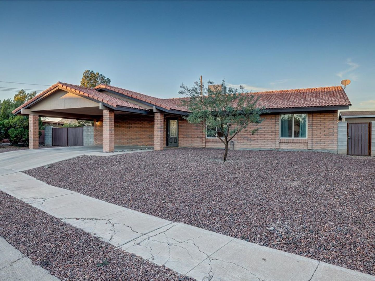 Tucson House: 1812 W Deacon Dr