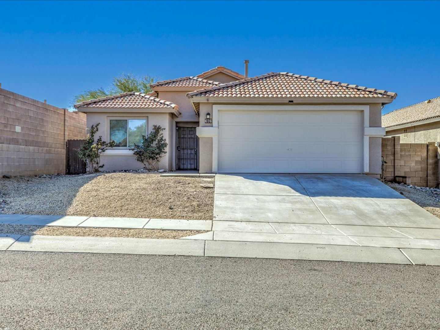 Tucson House: 676 S Painted River Way