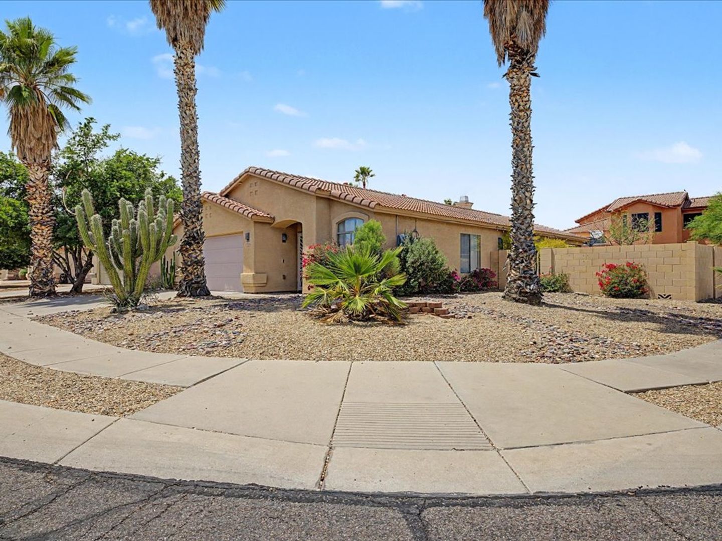 Tucson House: 6936 W Harcuvar Dr