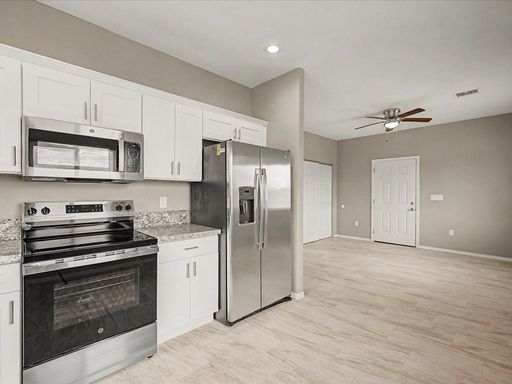 PRICE REDUCTION! $500 OFF FIRST FULL MONTH'S RENT! – photo 1