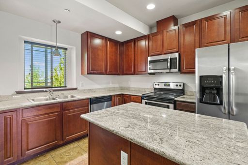 Luxury Townhome Living in the Heart of Tacoma – photo 1