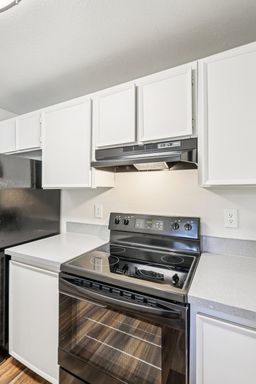 “Spacious 2-Bedroom, 1-Bath Apartment in Lakewood” – photo 1