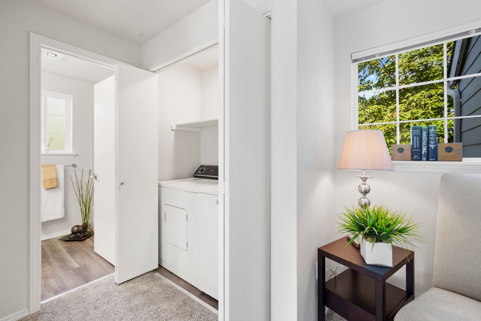 Laundry room at Water’s Edge Townhomes – Luxury Townhomes for Rent in (4 of 4)